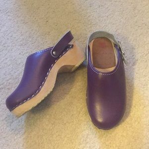 Hannah Andersson || Children's Purple Clogs